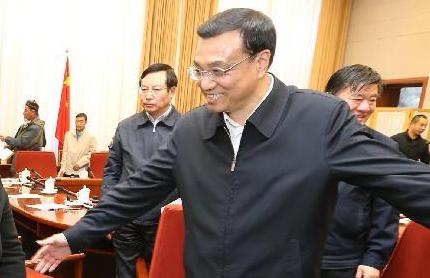 李克强与乡村医生代表座谈