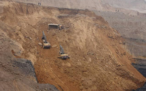 山西盂县一露天煤矿发生山体滑坡 人员伤亡情况不明