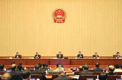 十二届全国人大一次会议主席团举行第一次会议