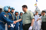 习近平视察海军驻三亚部队