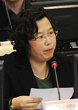 上海市教育委员会副主任袁雯发言