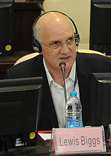 国际公共艺术奖评委会主席、论坛主持人Lewis Biggs