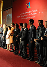 颁奖嘉宾与获奖者合影