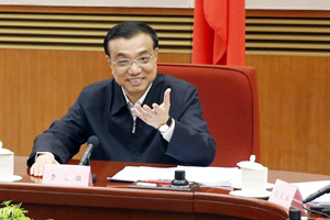 李克强主持召开经济形势专家和企业负责人座谈会