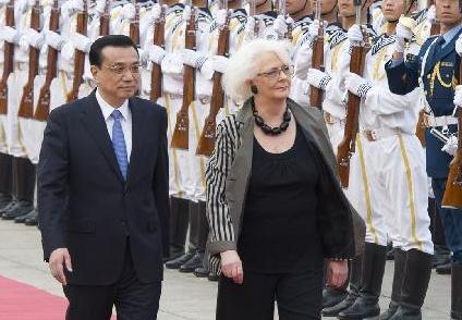 李克强与冰岛总理西于尔扎多蒂会谈