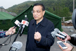 李克强在震中灾区接受采访