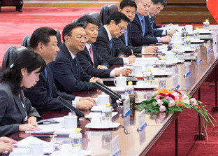 习近平与法国总统奥朗德举行会谈