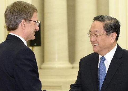 俞正声会见公正俄罗斯党主席