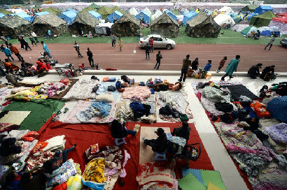 携手面对暂时的困难&mdash;雅安地震部分灾民安置点实况