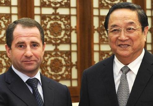 俞正声会见俄罗斯总统全权代表