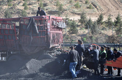 京藏高速2车追尾造成至少1人死亡