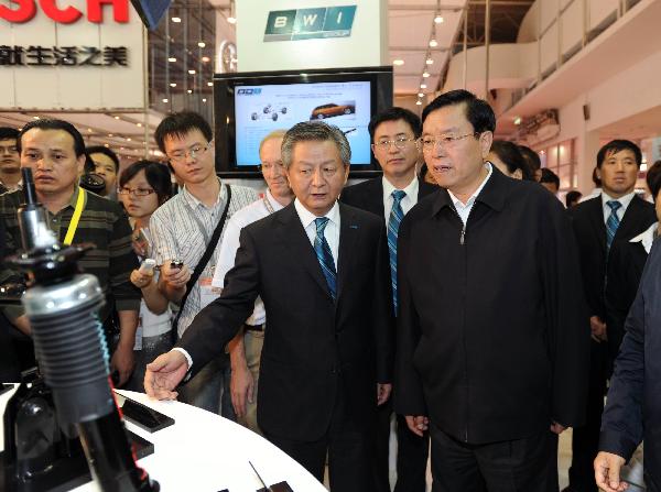 张德江参观第四届中国国际汽车零部件博览会