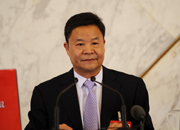 会议新闻发言人吕新华