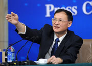 记者会主持人钟雪泉