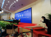 工作人员调试设备