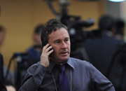 会议现场的境外媒体记者