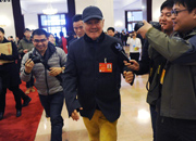 赵本山委员接受采访