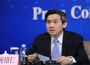 会议主持人何绍仁