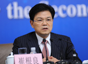 崔根良答记者问