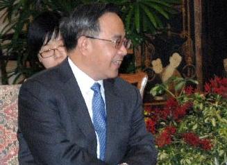 新加坡总理李显龙会见胡春华