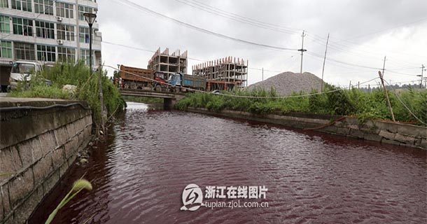 温州苍南惊现\血河\+长达两三百米