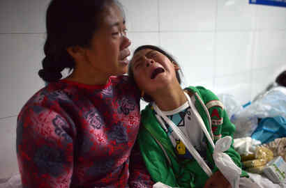 鲁甸地震：哥哥被埋废墟，妹妹刨断手指