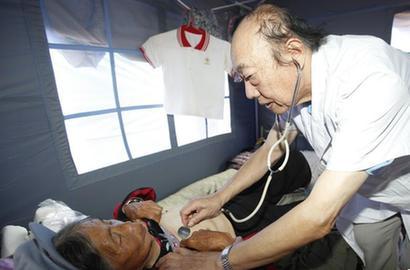 【鲁甸地震图刊】守在鲁甸的80岁医生