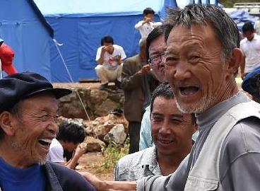 在地震中失去6名亲人的谢维礼老人&mdash;&mdash;逝者已去，生活还得继续