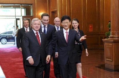 孟建柱与白俄罗斯副总理共同主持中白政府间合作委员会第一次会议