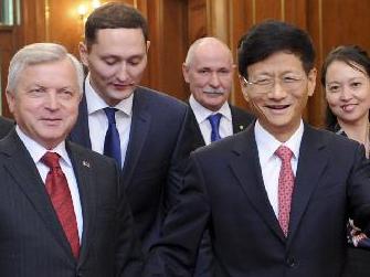 孟建柱与白俄罗斯副总理共同主持中白政府间合作委员会第一次会议