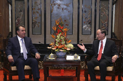 王岐山会见并宴请塔吉克斯坦总统拉赫蒙