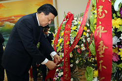 刘云山前往朝鲜驻华使馆出席金正日逝世三周年纪念活动