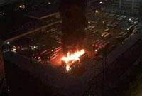 广东顺德：公交车自燃致四车毁坏 未有人员伤亡