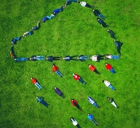 最萌气象播报 气象局工作人员摆气象图标(图)