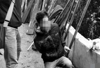 盗贼&ldquo;从天而降&rdquo;掳走150万元金银钻石首饰(图)