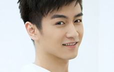 陈晓治愈大片 白衣春装暖男气息十足