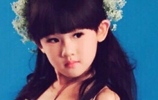 贝儿变白衣小公主 可爱美丽像妈妈