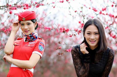 成都航空高校校花 制服照VS生活照彰显不一样的美