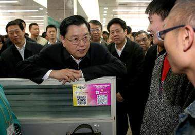 张德江在河南检查职业教育法实施情况