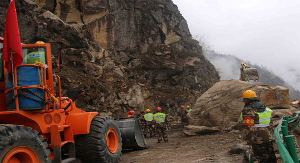 “孤岛”樟木镇生命线全线抢通