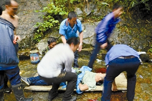 广东韶关景区山石滚落 致驴友1死3重伤10余轻伤