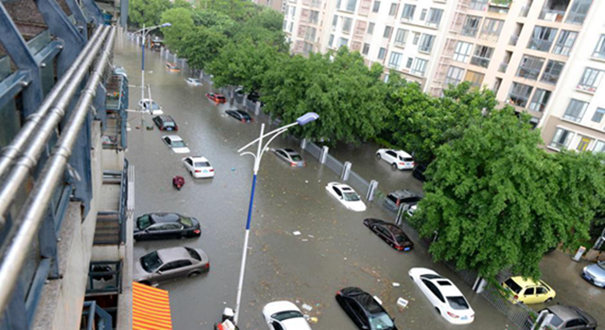 福州突降暴雨 市区&ldquo;水漫金山&rdquo;