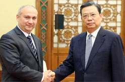 赵乐际会见乌兹别克斯坦多党联合考察团