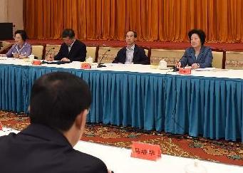 孙春兰受中共中央委托 向党外人士通报中央统战工作会议和《中国共产党统一战线工作条例（试行）》精神