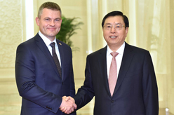 张德江与斯洛伐克国民议会议长佩列格里尼举行会谈