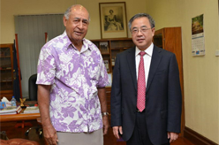 胡春华会见斐济总统奈拉蒂考