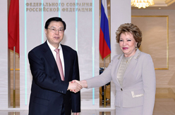 张德江与俄联邦委员会主席马特维延科举行会谈