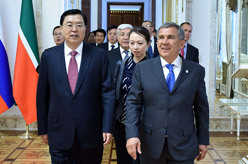 张德江会见俄罗斯鞑靼斯坦共和国总统