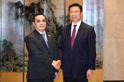 李源潮会见老挝总理通邢