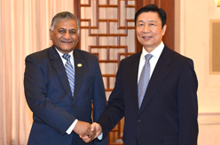李源潮会见印度外交国务部长辛格